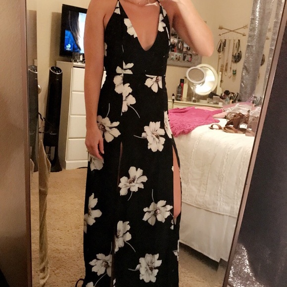 Nasty Gal Dresses & Skirts - Nasty Gal Floral Maxi Dress - Small